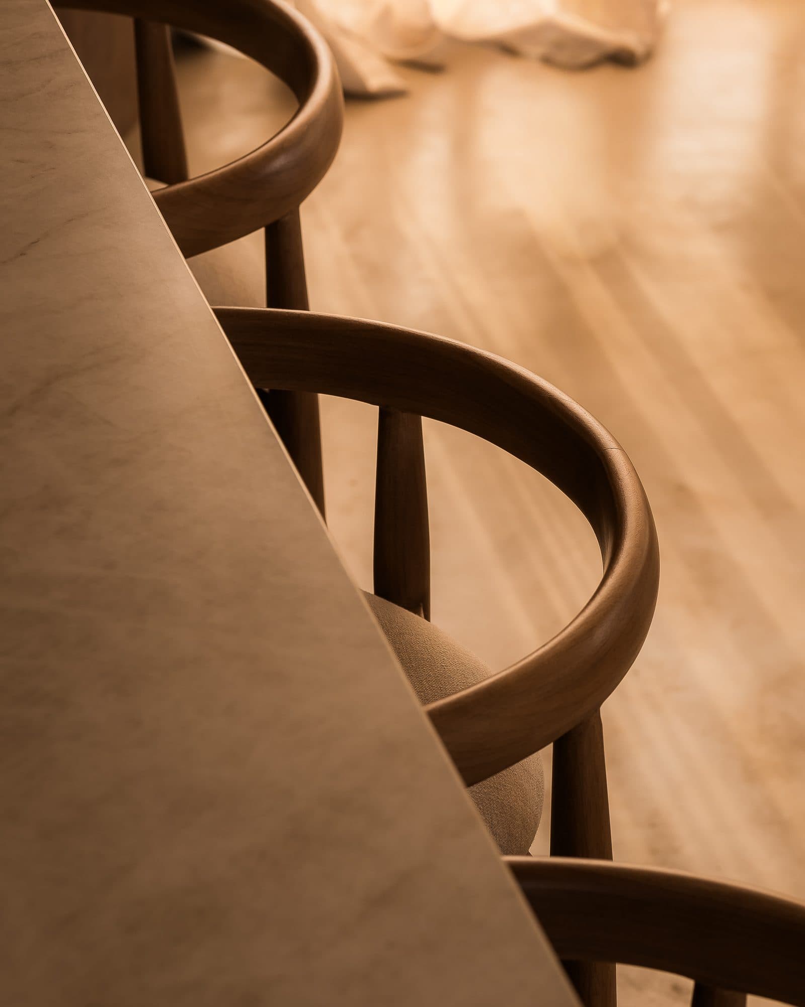 Interiorismo de MILO — materiales nobles y luz natural